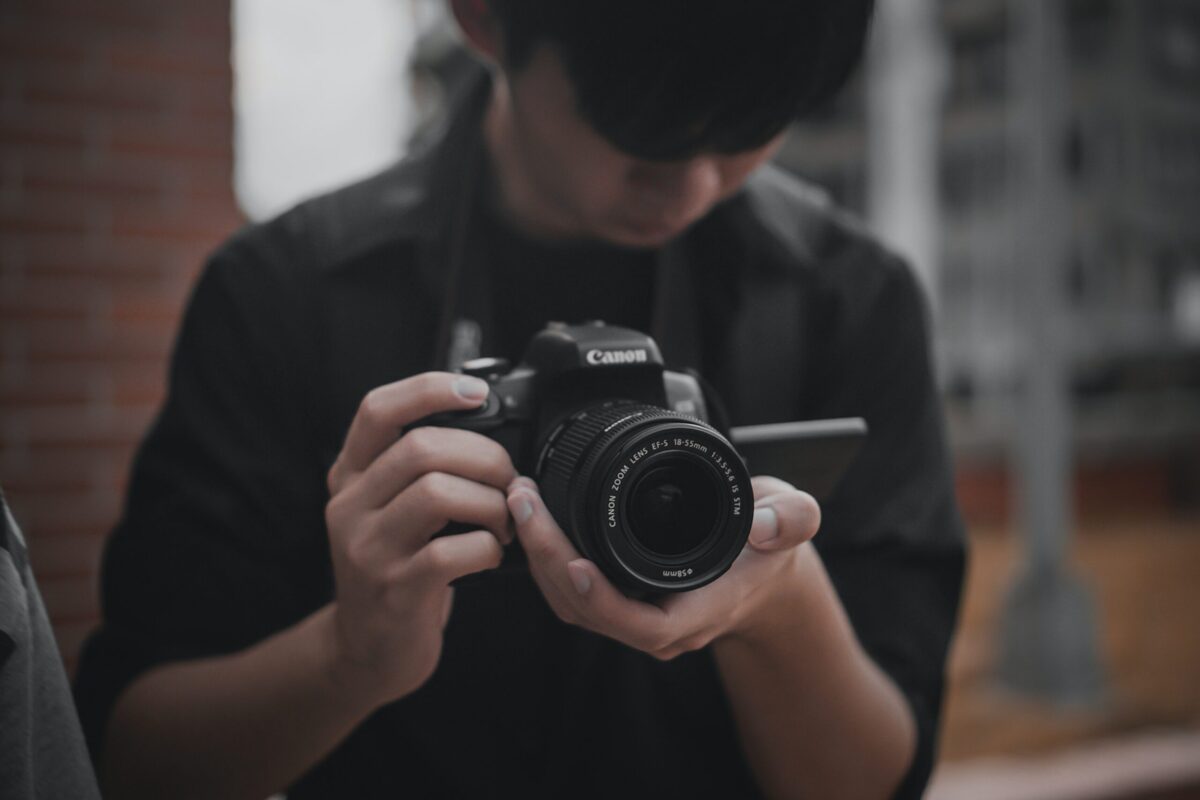 Why do photographers wear black? 