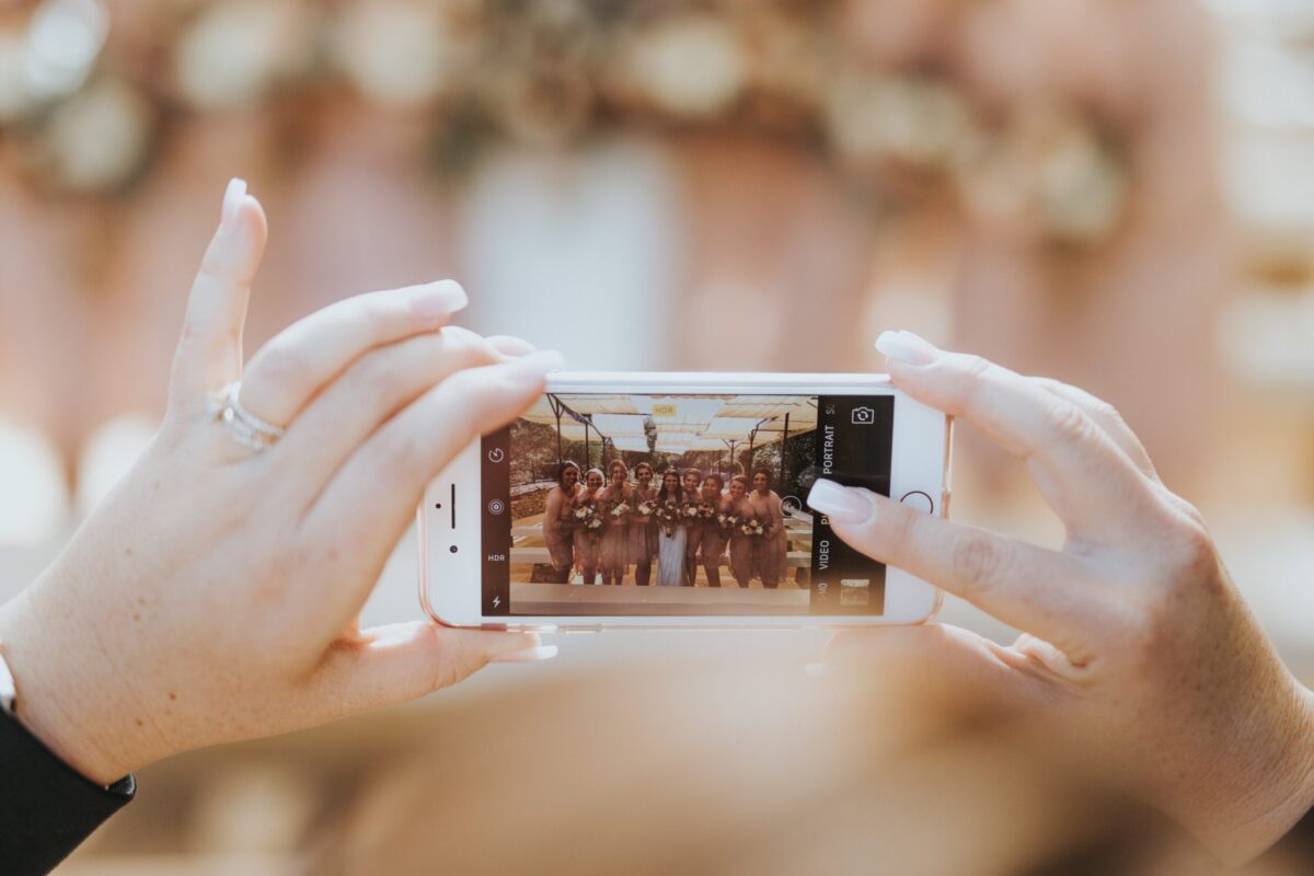 How can I become a better wedding photographer? 